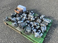 Partij startmotoren en dynamo’s mini tractors - afbeelding 1 van  6