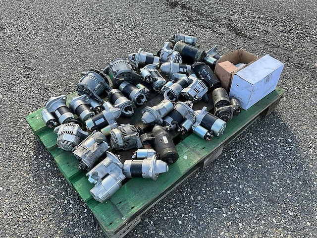 Partij startmotoren en dynamo’s mini tractors - afbeelding 3 van  6