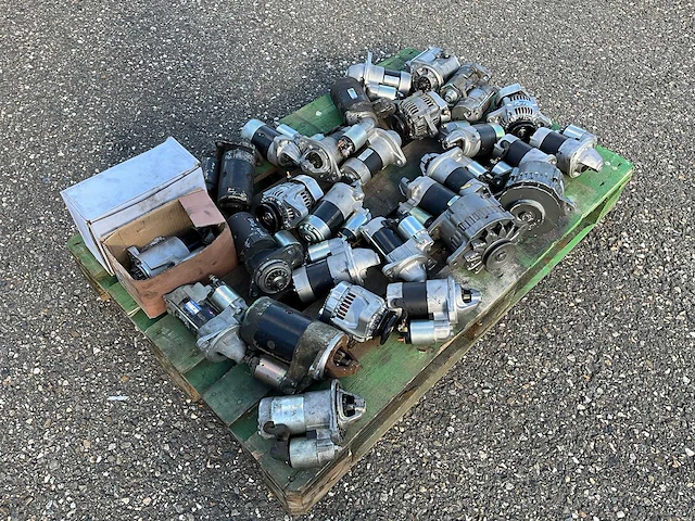 Partij startmotoren en dynamo’s mini tractors - afbeelding 5 van  6