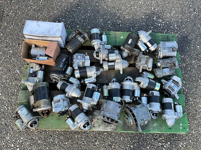 Partij startmotoren en dynamo’s mini tractors - afbeelding 6 van  6