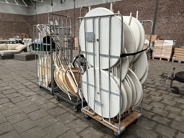 Partij statafels inclusief rolcontainers - afbeelding 1 van  4