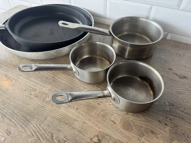 Partij steel- en koekenpannen - afbeelding 2 van  3