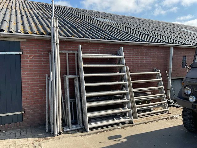 Partij steiger materiaal - afbeelding 1 van  6