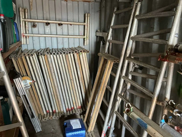 Partij steigermateriaal - afbeelding 1 van  9