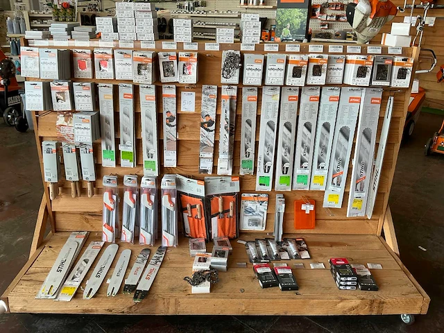 Partij stihl kettingzaag onderdelen - afbeelding 1 van  12