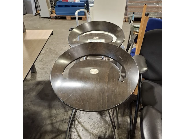 Partij stoelen en krukken, o.a. drabert, lyra - afbeelding 2 van  12