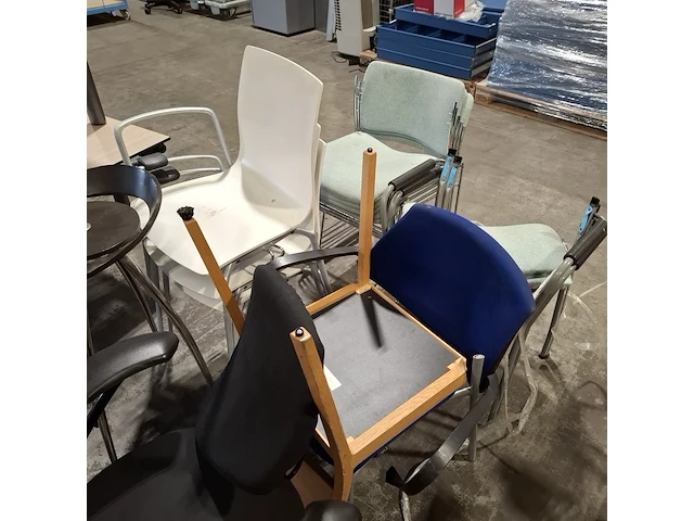 Partij stoelen en krukken, o.a. drabert, lyra - afbeelding 4 van  12