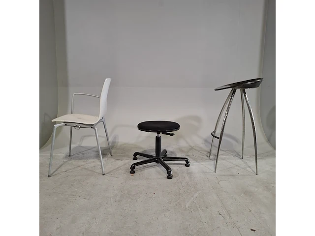 Partij stoelen en krukken, o.a. drabert, lyra - afbeelding 8 van  12