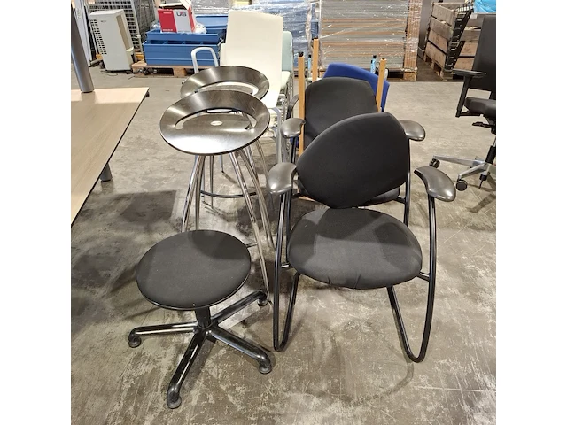 Partij stoelen en krukken, o.a. drabert, lyra - afbeelding 11 van  12