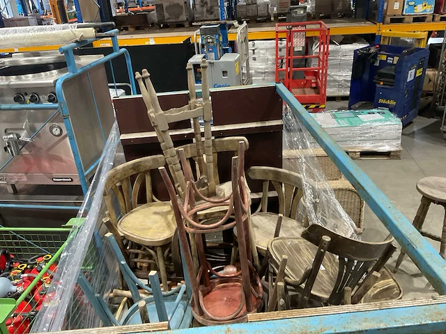 Partij stoelen en zetels - afbeelding 6 van  6