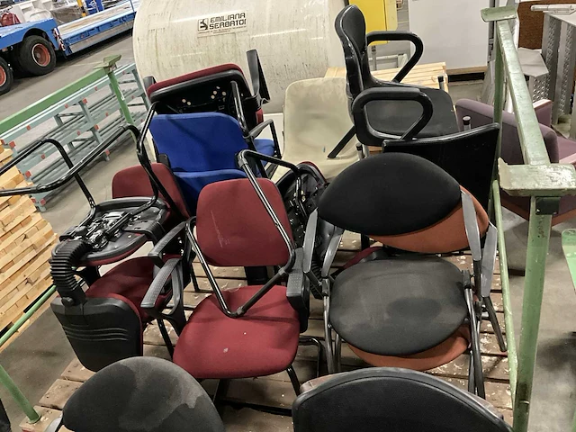 Partij stoelen - afbeelding 3 van  8