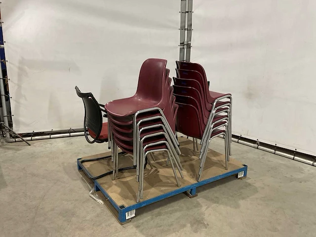 Partij stoelen - afbeelding 1 van  6