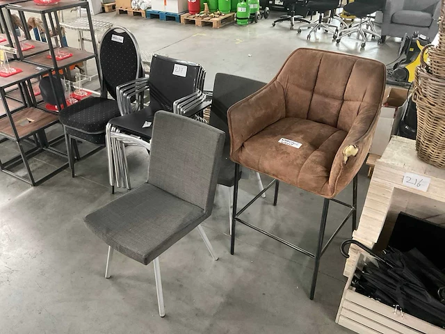 Partij stoelen - afbeelding 1 van  5