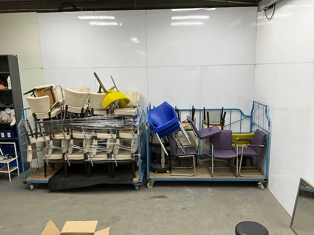 Partij stoelen - afbeelding 1 van  4