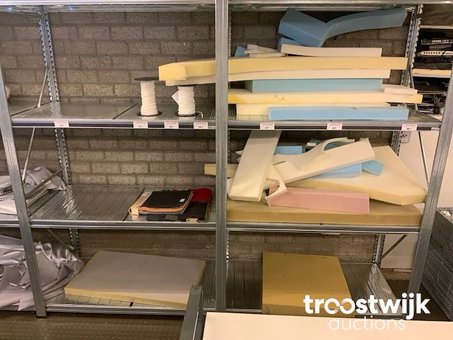 Partij stoffen en vulling (c) - afbeelding 12 van  14