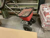 Partij strooizout en strooiwagen - afbeelding 2 van  5