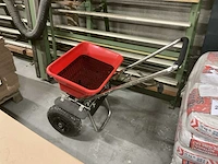 Partij strooizout en strooiwagen - afbeelding 4 van  5