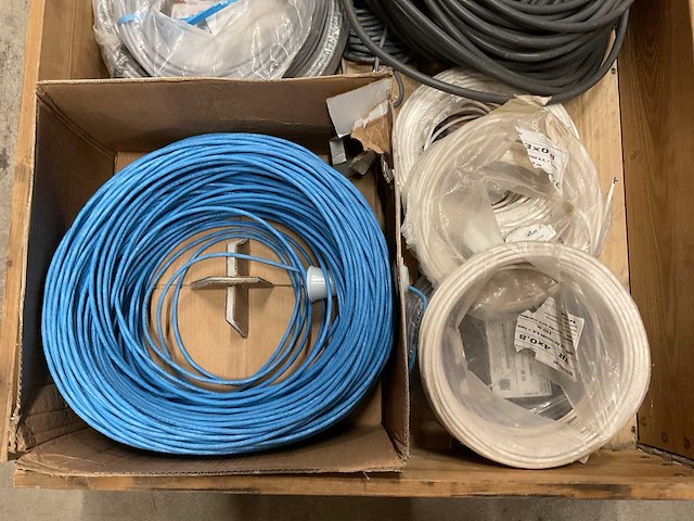 Partij stroom- en signaalkabels - afbeelding 5 van  12