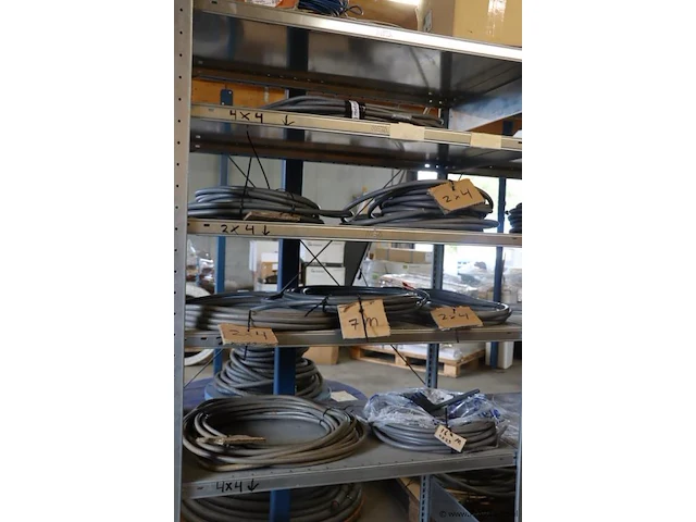 Partij stroomkabels, diverse maten en soorten o.a. 2x4 en 4x4 - afbeelding 1 van  11