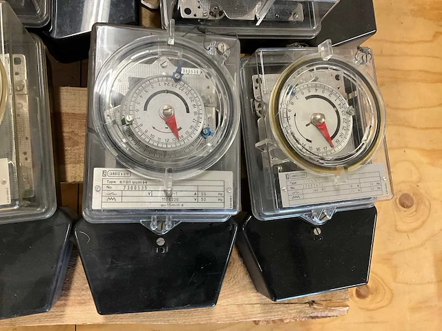 Partij stroommeters en schakelklokken - afbeelding 2 van  7
