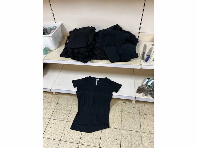 Partij t-shirts met opdruk - afbeelding 2 van  5