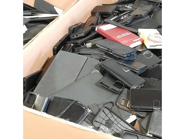 Partij tablet en telefoonhoesjes - afbeelding 2 van  11