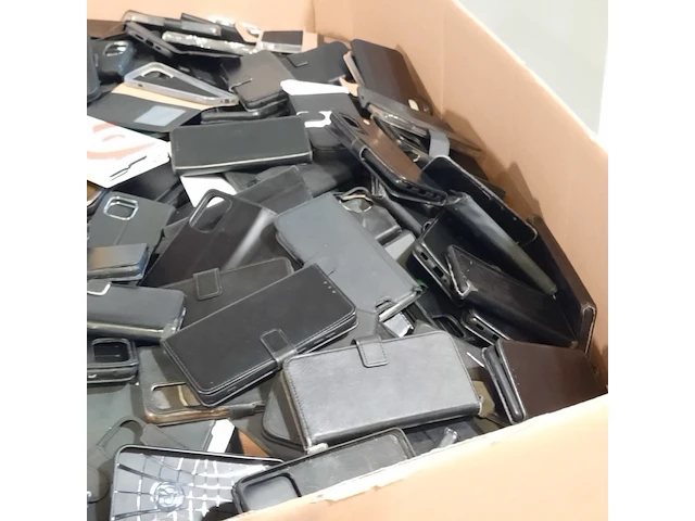 Partij tablet en telefoonhoesjes - afbeelding 3 van  11