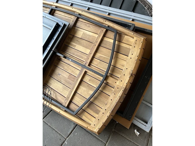 Partij tafelbladen voor tuintafels - afbeelding 11 van  11