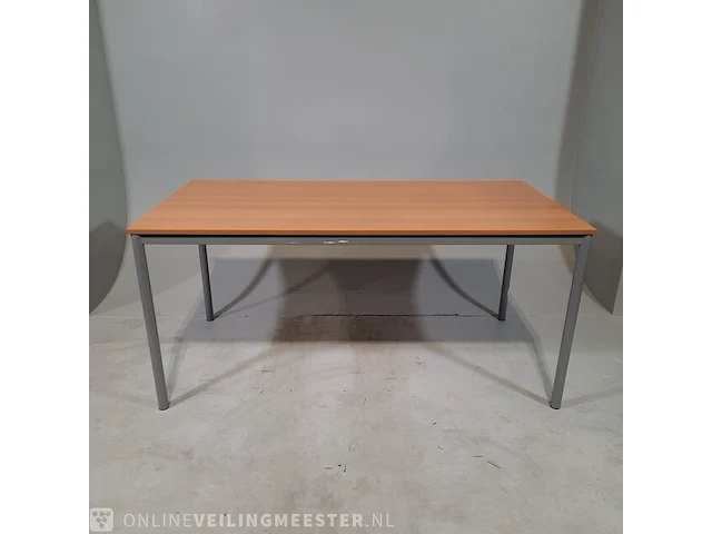 Partij tafels en bureaus oa. drenthea/gispen - afbeelding 1 van  12