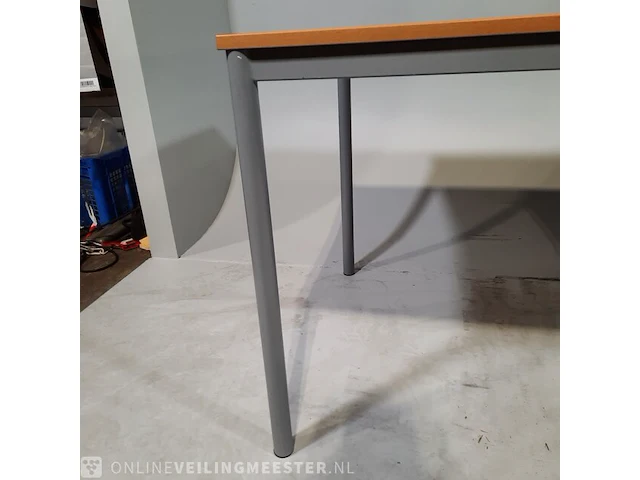 Partij tafels en bureaus oa. drenthea/gispen - afbeelding 8 van  12