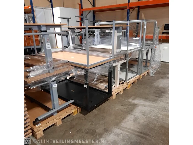 Partij tafels en bureaus oa. drenthea/gispen - afbeelding 11 van  12