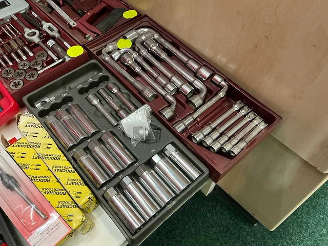 Partij tangen, dopsleutels en reparatiesets - afbeelding 2 van  7