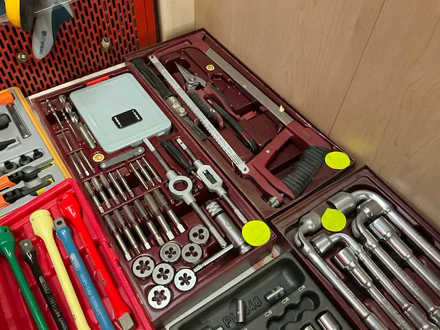 Partij tangen, dopsleutels en reparatiesets - afbeelding 3 van  7