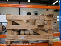 Partij tape in houten krat - afbeelding 1 van  5