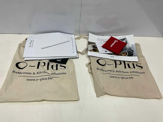 Partij tasjes met inhoud - afbeelding 1 van  5