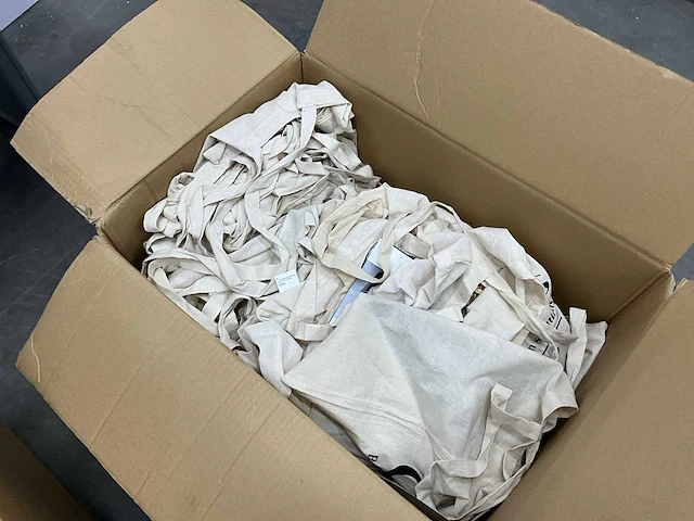 Partij tasjes met inhoud - afbeelding 3 van  5