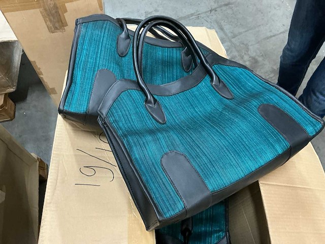 Partij tassen - afbeelding 13 van  14