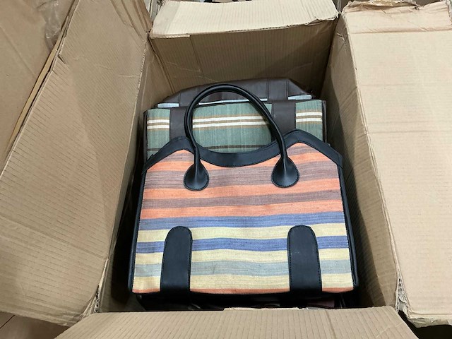 Partij tassen - afbeelding 14 van  14