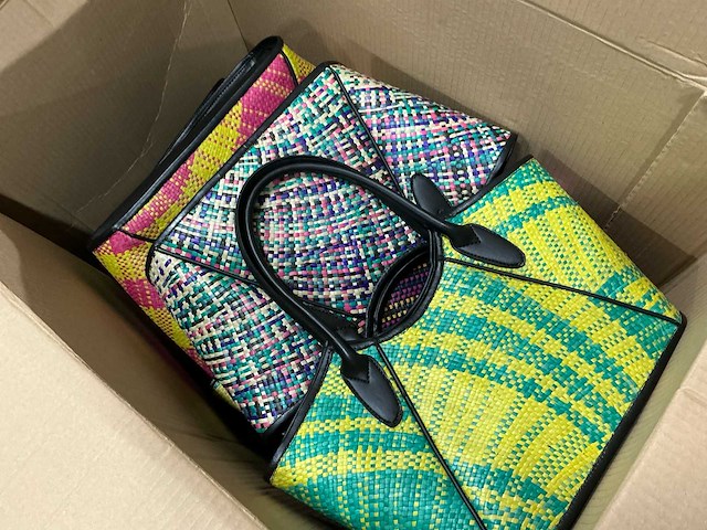 Partij tassen - afbeelding 9 van  14