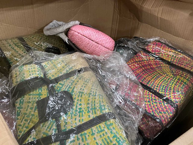 Partij tassen - afbeelding 10 van  14