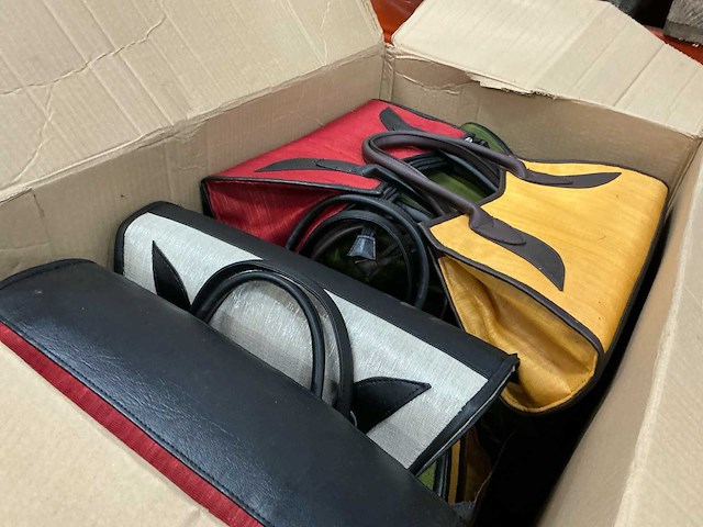 Partij tassen - afbeelding 13 van  14