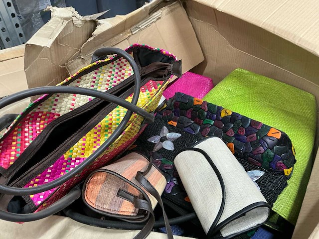 Partij tassen - afbeelding 8 van  14