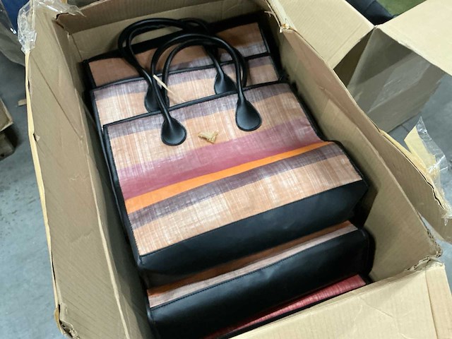 Partij tassen - afbeelding 7 van  11