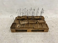 Partij teakhouten bakjes met hanger - afbeelding 1 van  3