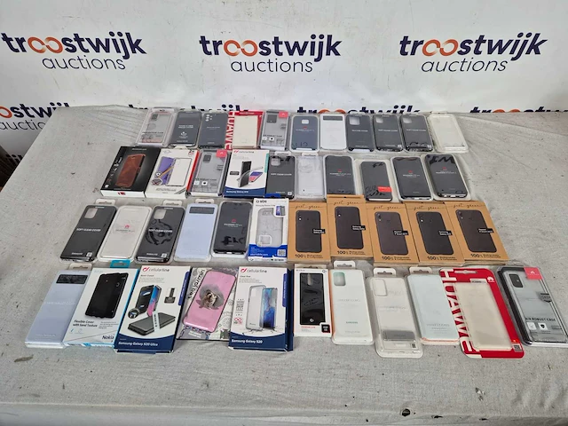 Partij telefoon hoesjes (44x) - afbeelding 1 van  1