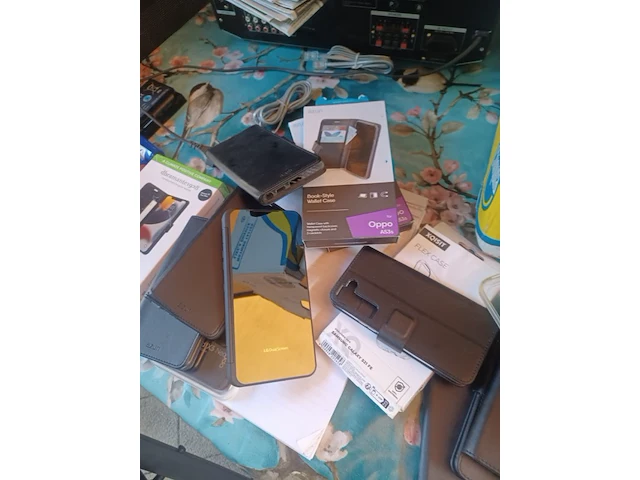 Partij telefoon hoesjes covers alle merken aantal 75 stuks. - afbeelding 1 van  9