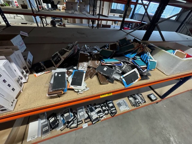 Partij telefoonaccessoires en onderdelen - afbeelding 9 van  15