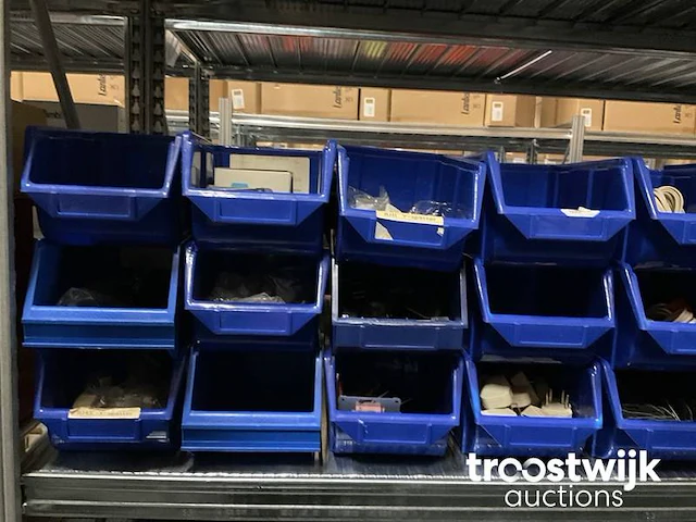 Partij telefoons en toebehorem - afbeelding 8 van  28