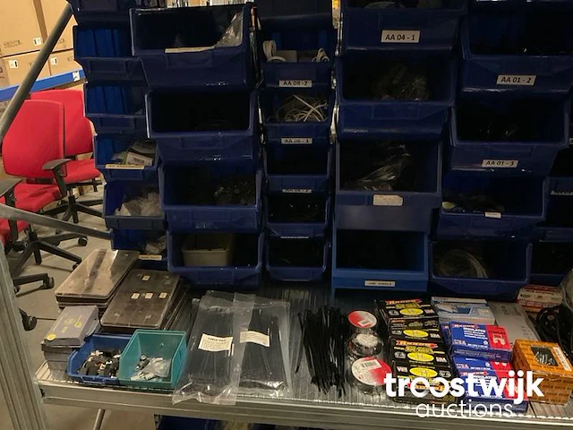 Partij telefoons en toebehorem - afbeelding 23 van  28