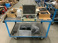 Partij telefoons en toebehoren - afbeelding 1 van  8